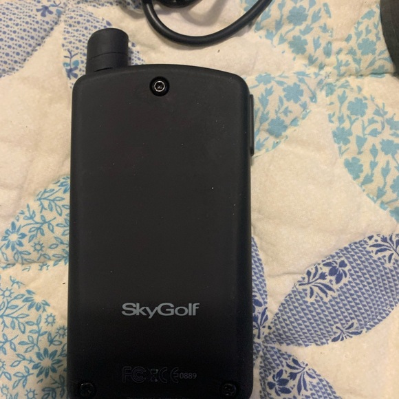 Skycaddie SGX large screen with charger cart attachment and case - Picture 2 of 5